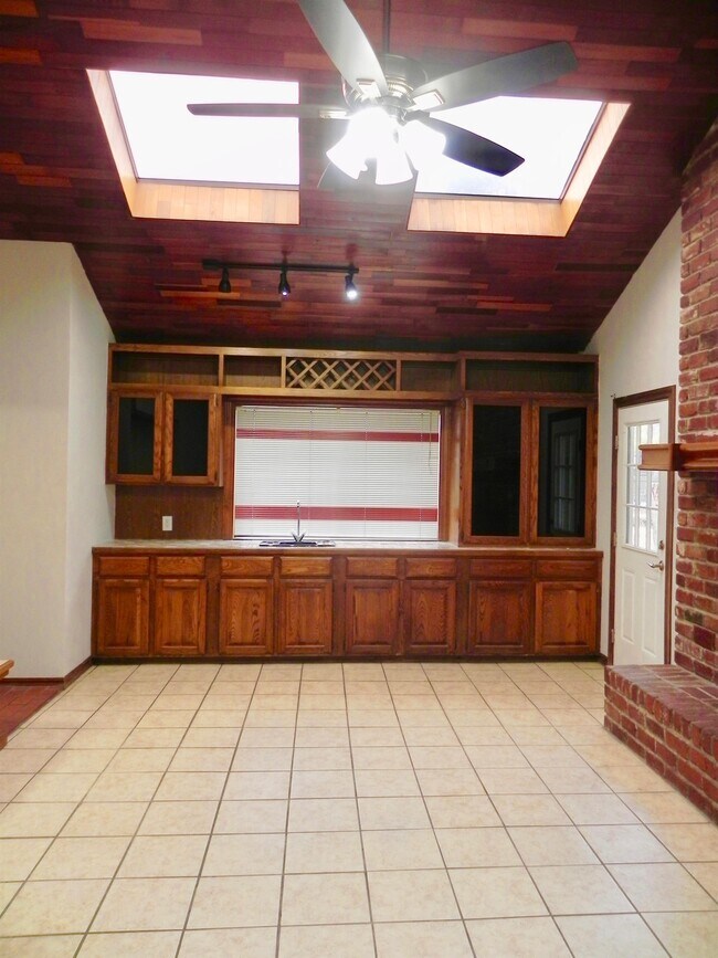 Building Photo - 4248 S Cincinnati Ave