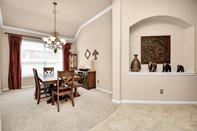 Building Photo - 8030 Crescent Knolls Dr
