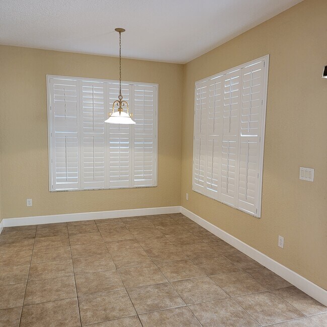 Building Photo - 77 Westland Run