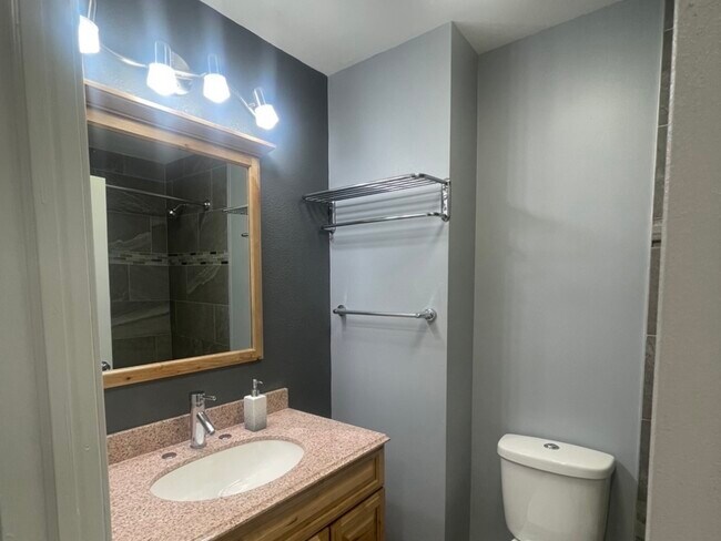 Building Photo - 1202 Spur Ct