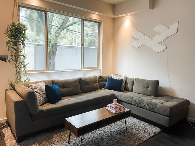 Building Photo - 2bd/3.5ba Seattle Townhouse