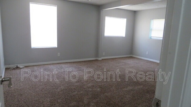 Building Photo - 1647 Dibble Cir W