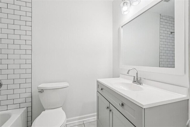 Building Photo - 119 Kelso Dr SW