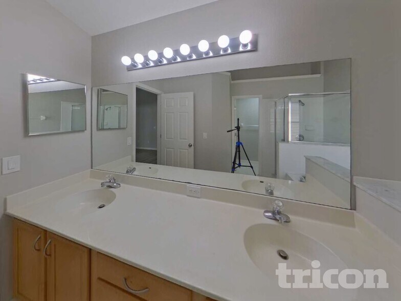 Building Photo - 6738 Waterton Dr