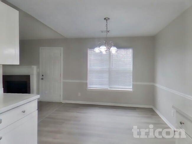 Building Photo - 10635 Pine Forest Ln