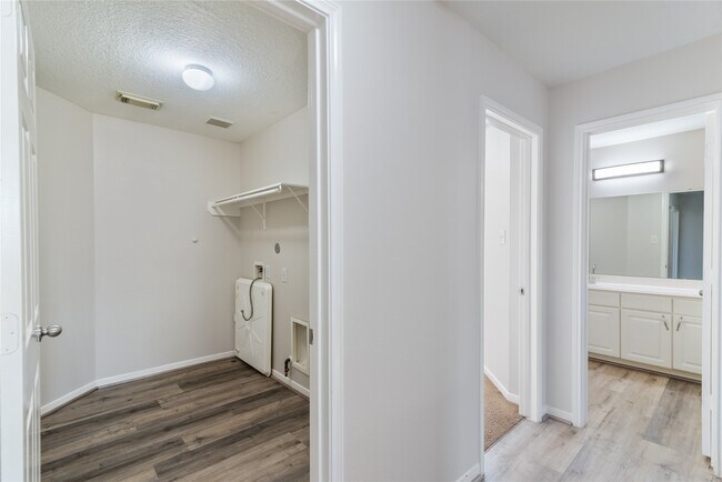 Building Photo - 15423 Day Trip Trail