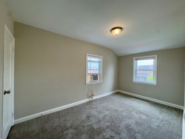 Building Photo - Charming 3 Bedroom/2 Bathroom Townhome in Dundalk, MD!