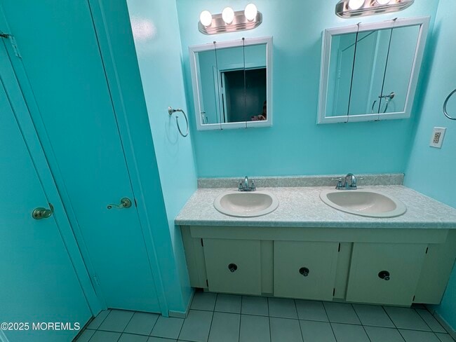 Building Photo - 910 Judy Ct