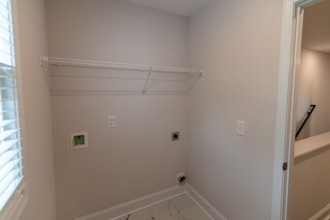 Building Photo - Gorgeous Single Family Home