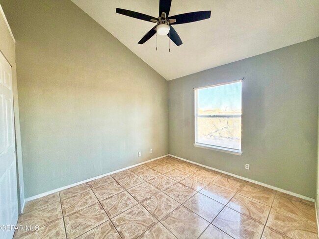 Building Photo - 9150 Bur Oak Cir