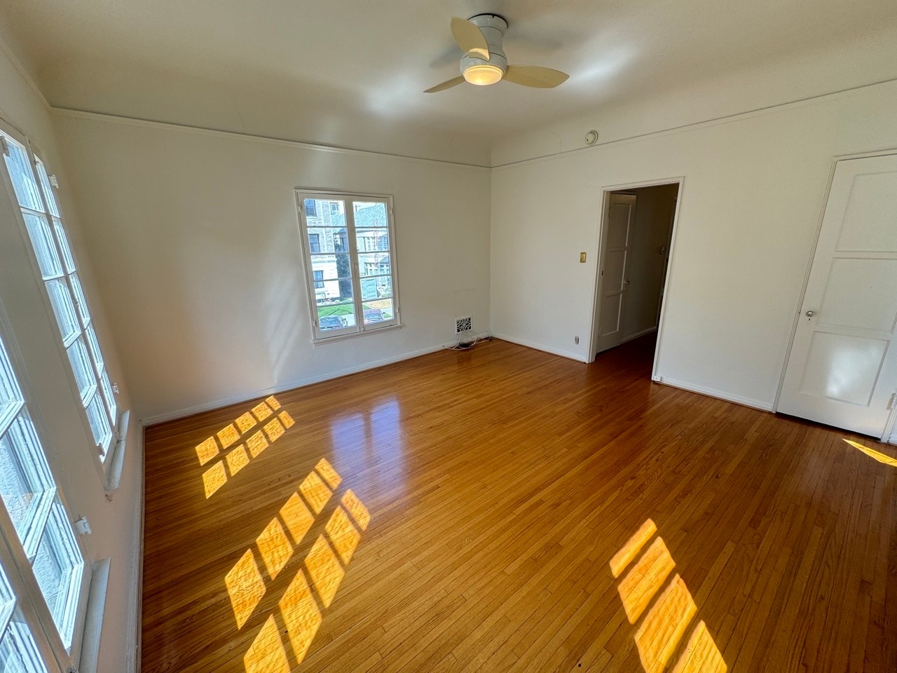 Building Photo - 422 S Detroit St