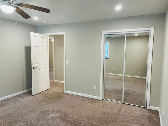 Building Photo - Beautiful 3 bedroom, 3 bathroom with large...