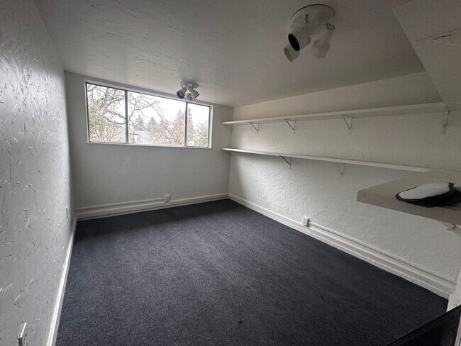Building Photo - *Coming soon* 3 Bedroom 1.5 Bath Single Family Home