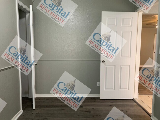 Building Photo - Cute Home Available!