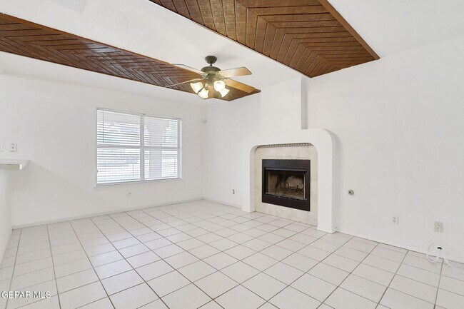 Building Photo - 10925 Loma Alta Pl