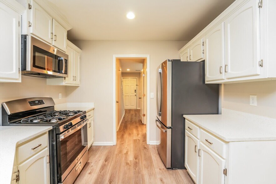 Building Photo - 3280 Pond Ridge Trail