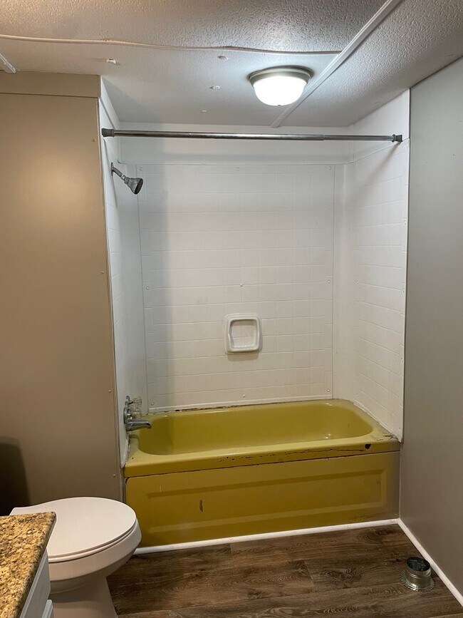 Building Photo - 3 BDRM 1/5 BA SINGLEWIDE MOBILE HOME IN PARK,INSIDE PETS OK WITH $25 EXTRA PER MONTH & $250 NON-R...