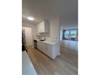 Building Photo - 821 Douglas Ave