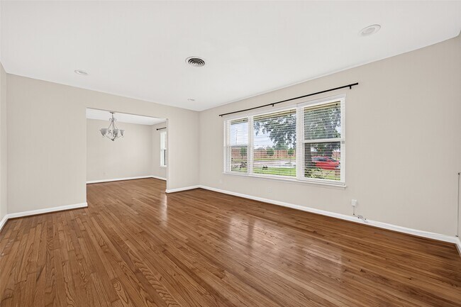 Building Photo - 4002 Mischire Dr