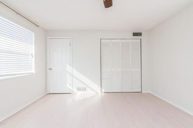 Building Photo - WONDEFUL BEACHSIDE POOL HOME - POOL CARE & LAWN CARE INCLUDED