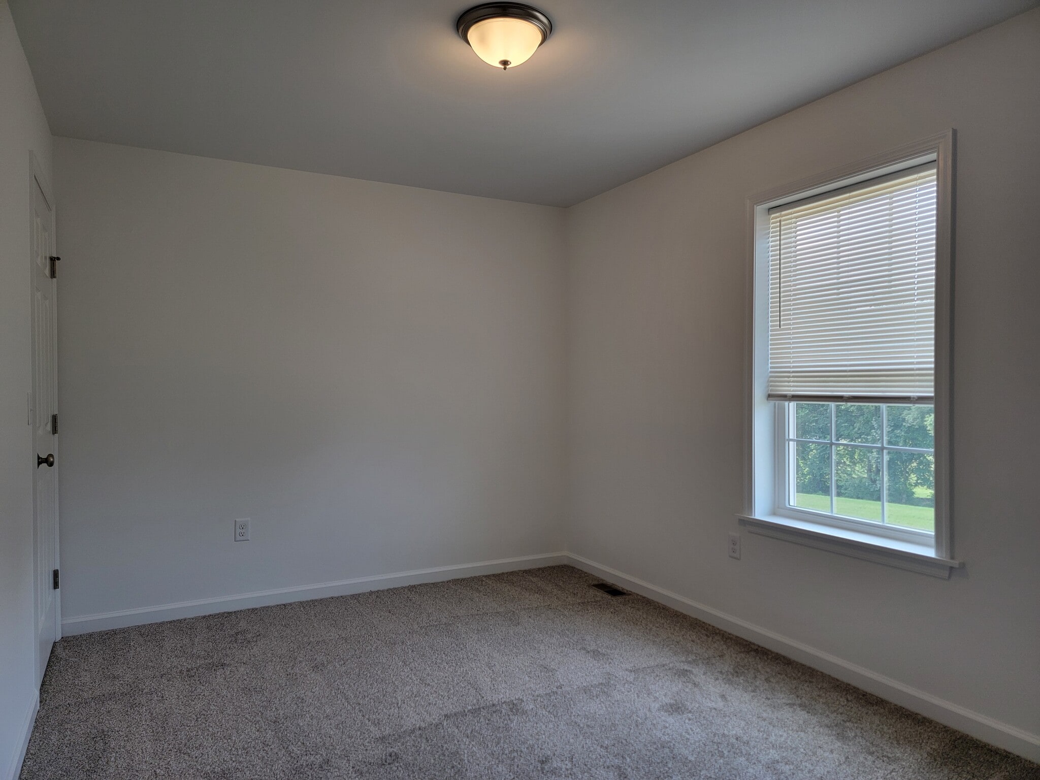 Building Photo - 122 Robert Cir