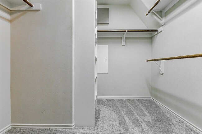 Building Photo - 24522 Folkstone Cir