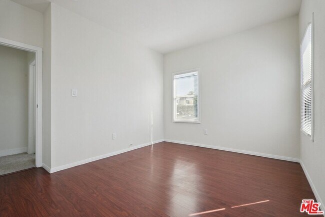 Building Photo - 1464 3/8-1464 W 35th Pl