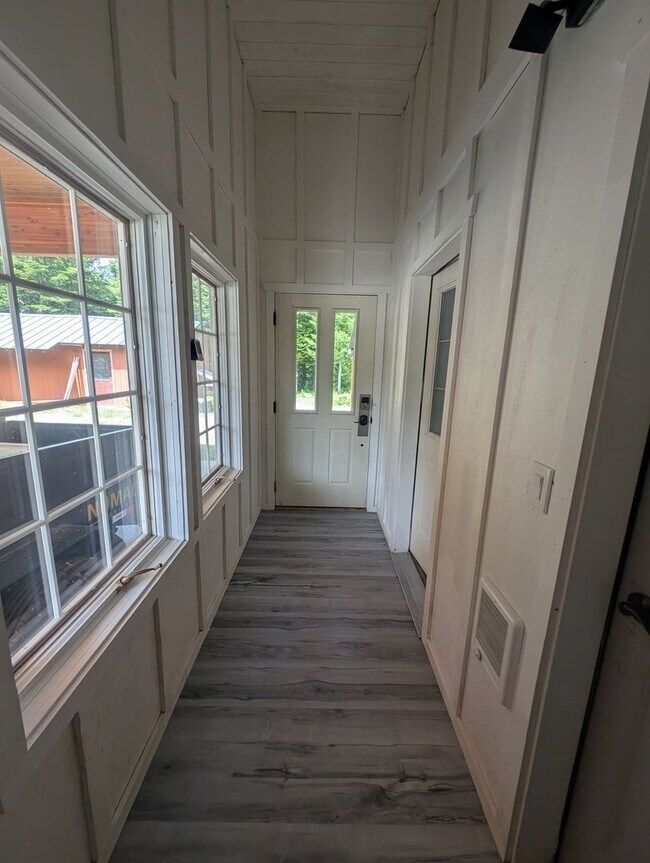 Building Photo - Spacious 4BR Home Near Sacheen & Davis Lake