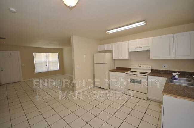 Building Photo - 139 W 28th St