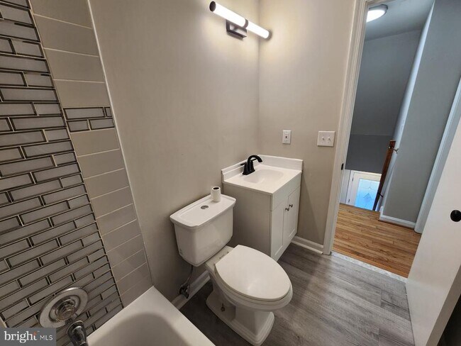 Building Photo - 5625 Reardon Ln