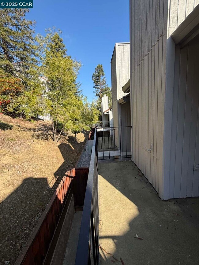 Building Photo - 105 Via Cabrera Ln