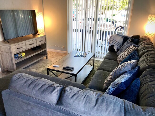 Building Photo - 105 Jamestown Rd