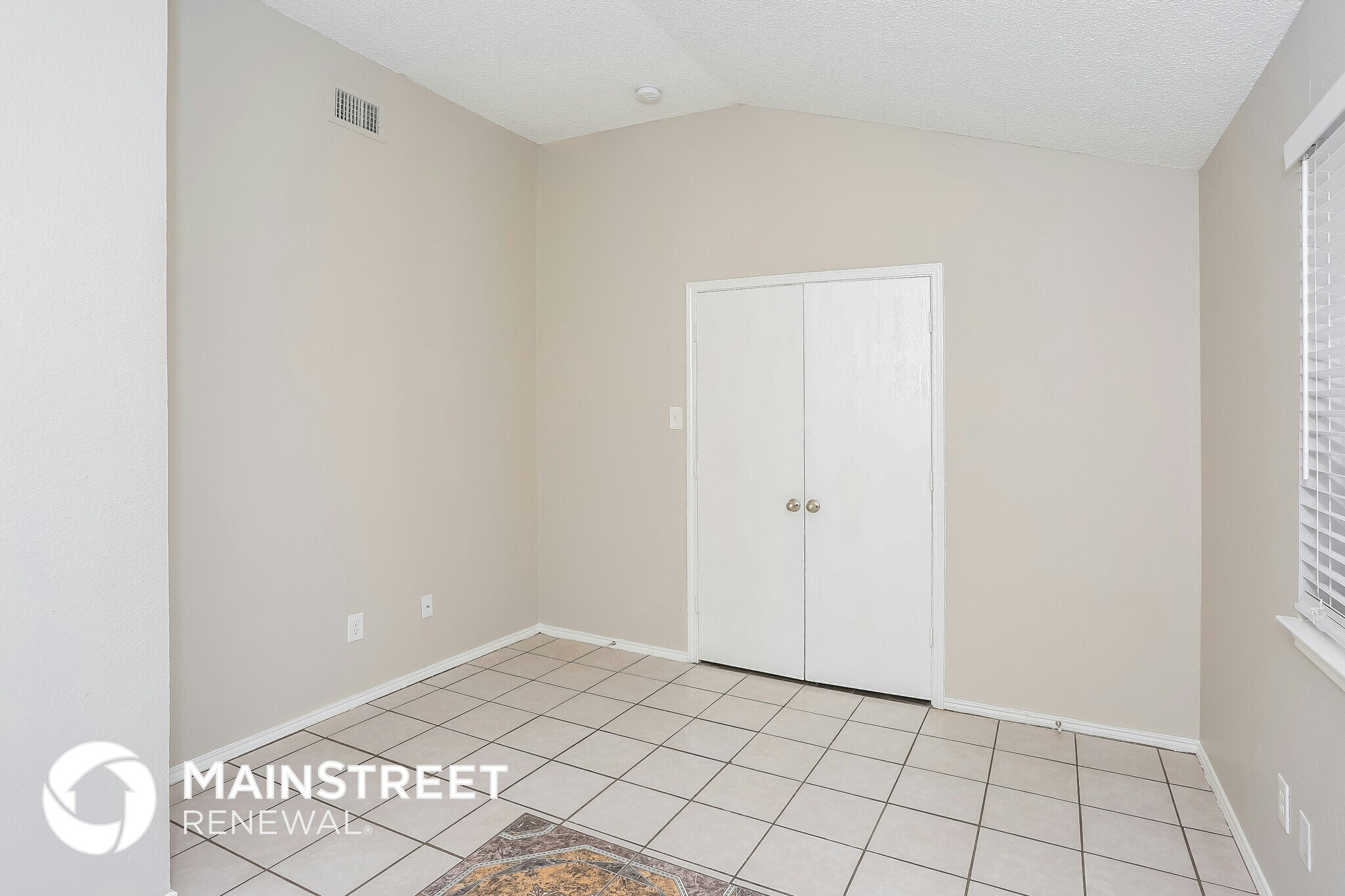 Building Photo - 5725 Northfield Dr