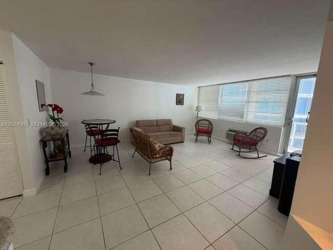 Building Photo - 5313 Collins Ave