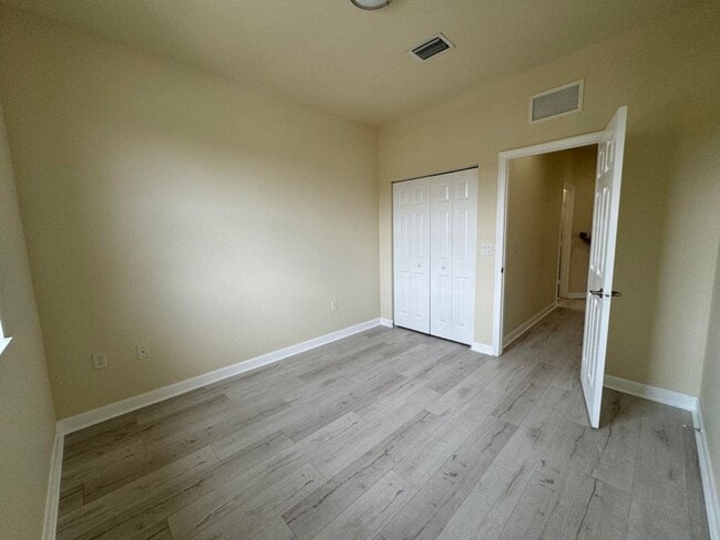 Building Photo - 3317 W 90th St