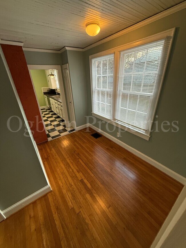 Building Photo - 133 Woodbriar Rd