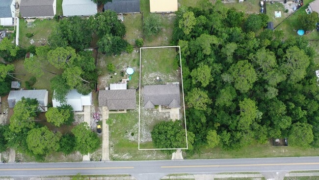 Building Photo - 910 Ave A