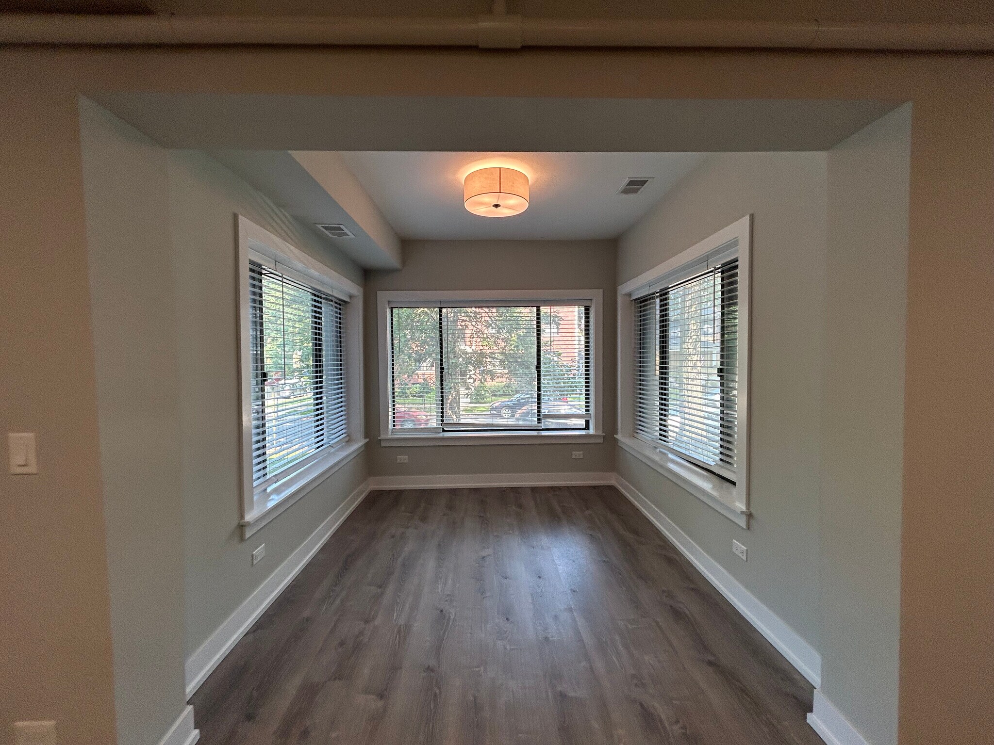 Building Photo - 1000 Crain St