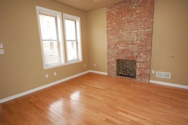 Gas Fireplace - 5832 Pierce St