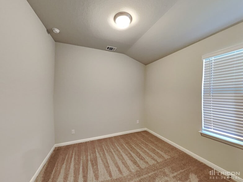Building Photo - 13548 Paxton Blvd