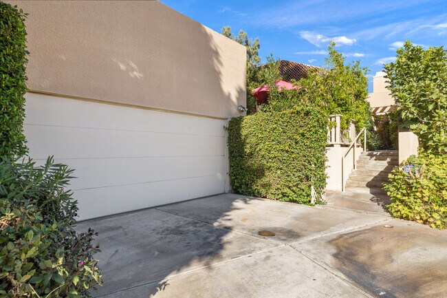 Building Photo - 17 Mission Ct