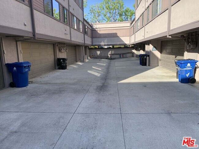 Building Photo - 4561 Alla Rd