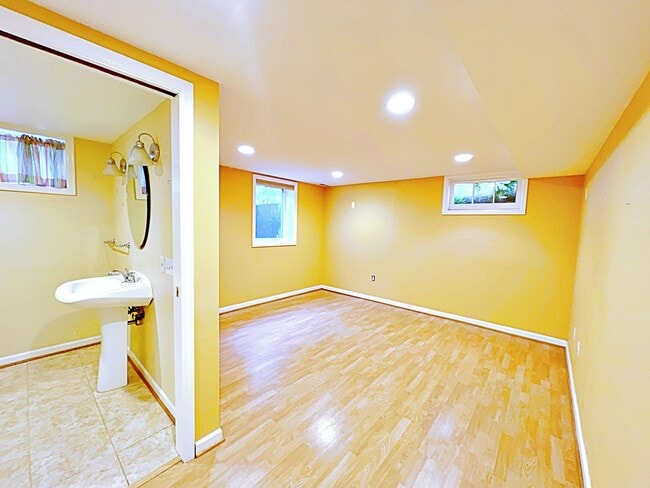 Building Photo - 6309 NE Broadway