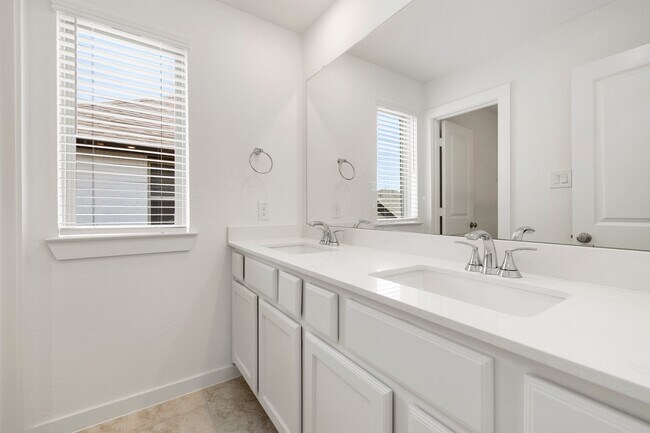 Building Photo - 997 Newport Crk Dr