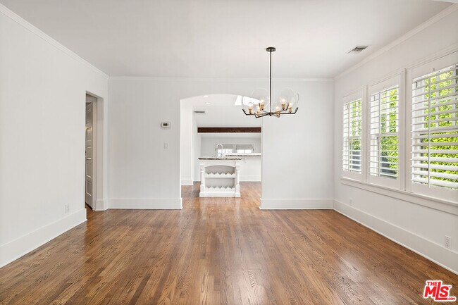 Building Photo - 521 Westbourne Dr