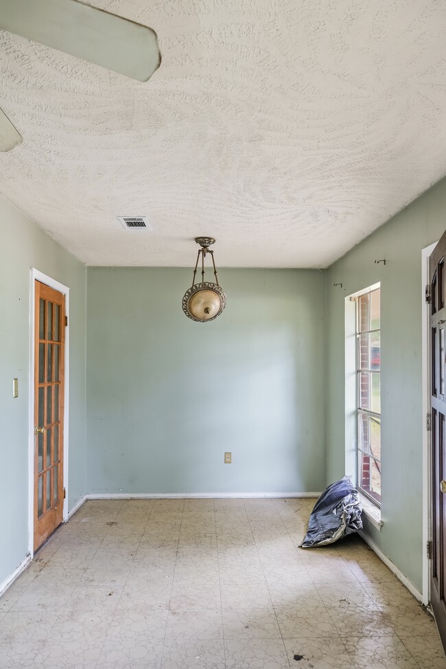 Building Photo - 6605 George Washington Dr