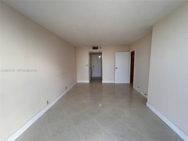 Building Photo - 7601 E Treasure Dr