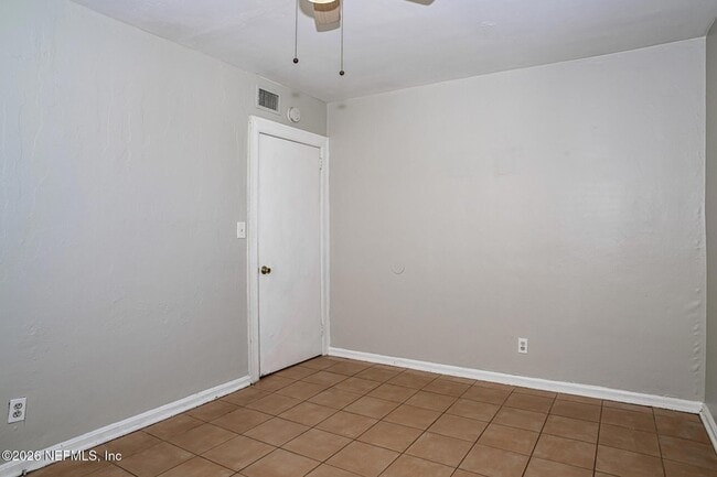 Building Photo - 214 8th Ave N