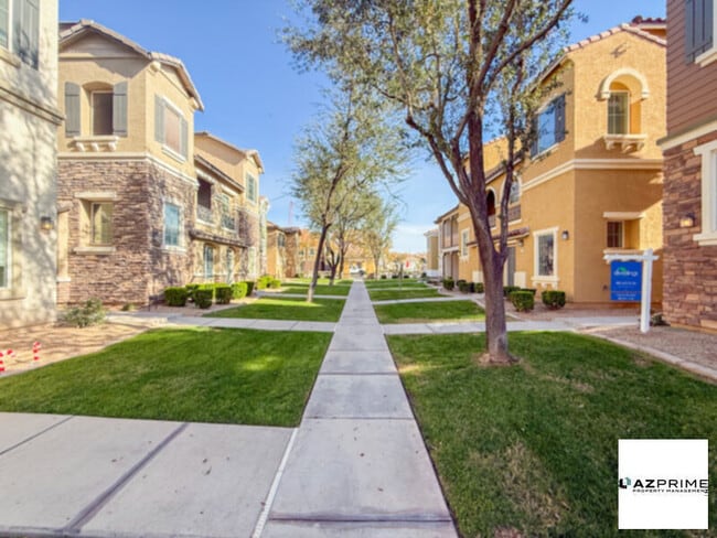 Building Photo - Stunning Gilbert 2/2 Tri-Level Townhouse - Corner Unit with Gourmet Kitchen &amp; Mountain Views!