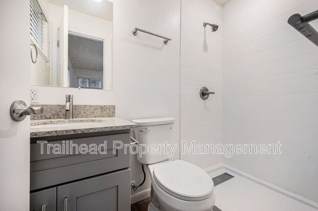 Building Photo - 8300 Robinson St